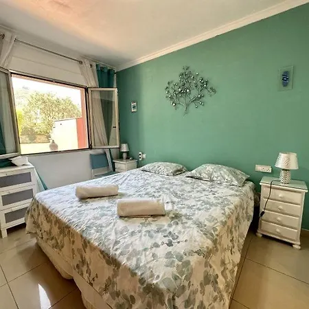 Casa Vinas - Tranquil Ground Floor Apartment, Lejlighed *
